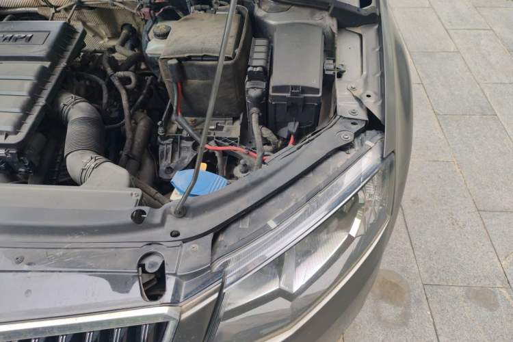 Used Skoda Octavia 2015 1.6L Manual Yijie Edition Engine Bay Left