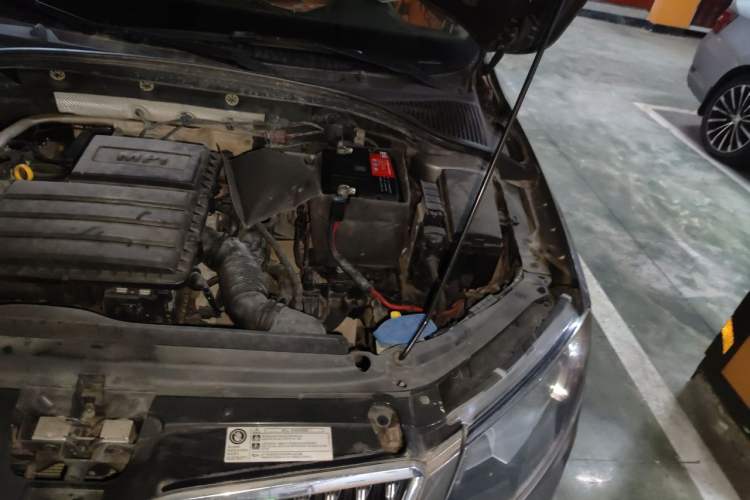 Used Skoda Octavia 2015 1.6L Automatic Yijie Edition Engine Bay Left