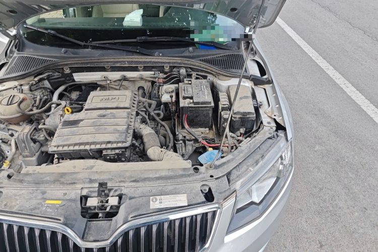 Used Skoda Octavia 2015 1.6L Automatic Yijun Edition Engine Bay Left