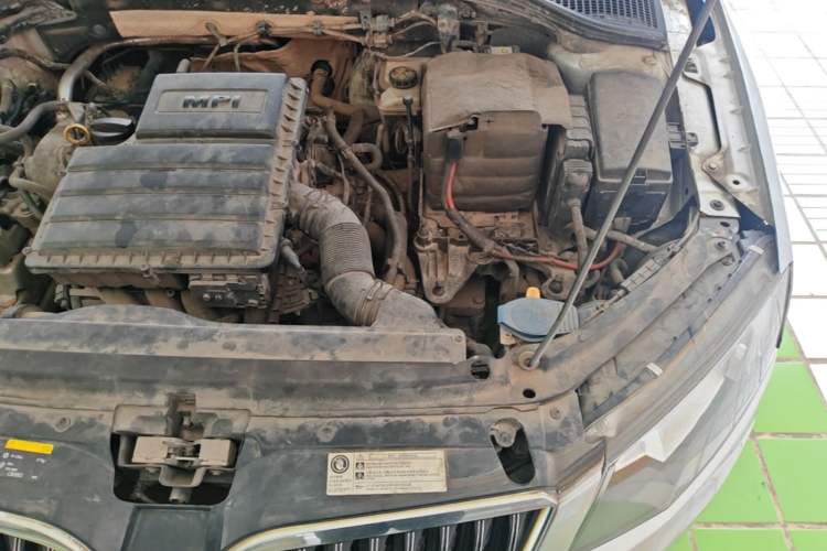 Used Skoda Octavia 2015 1.6L Automatic Yijie Edition Engine Bay Left
