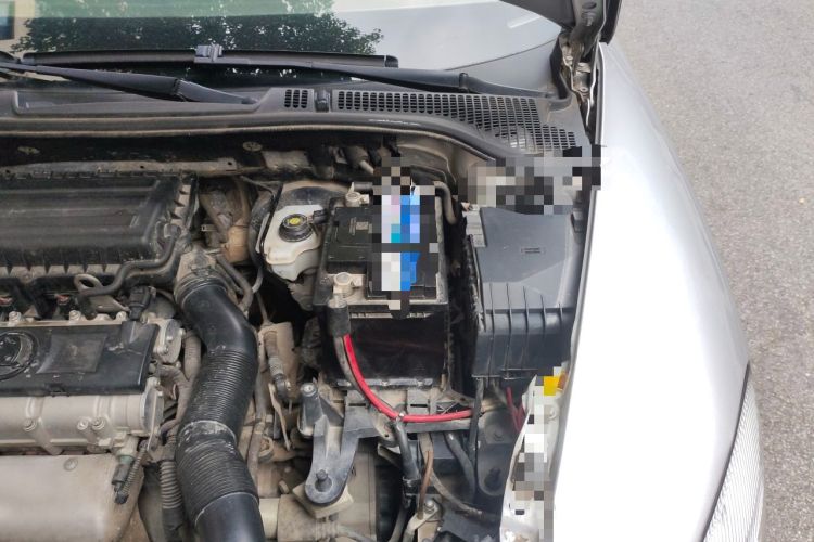 Used Skoda Octavia 2015 Classic Model 1.6L Manual Eado Version Engine Bay Left