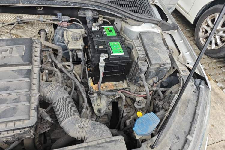 Used Skoda Octavia 2015 1.6L Automatic Yijie Edition Engine Bay Left