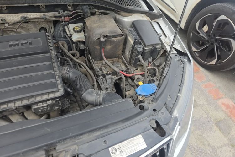 Used Skoda Octavia 2015 1.6L Automatic Yijie Edition Engine Bay Left