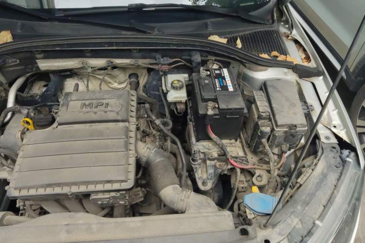 Used Skoda Octavia 2015 1.6L Manual Yijie Edition Engine Bay Left
