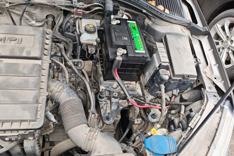 Used Skoda Octavia 2015 1.6L Automatic Yijun Edition Engine Bay Left