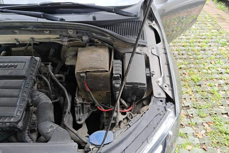 Used Skoda Octavia 2015 1.6L Manual Yijie Edition Engine Bay Left
