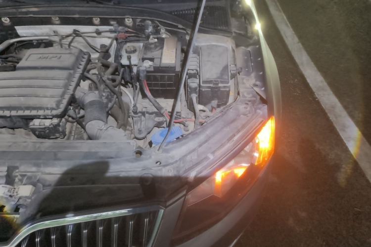 Used Skoda Octavia 2015 1.6L Automatic Yijie Edition Engine Bay Left