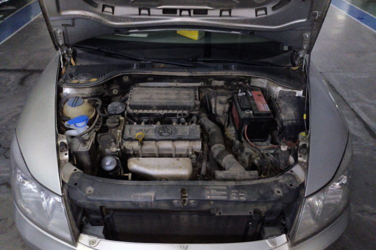 Used Skoda Octavia 2015 Classic Model 1.6L Automatic Yijie Version Engine Bay