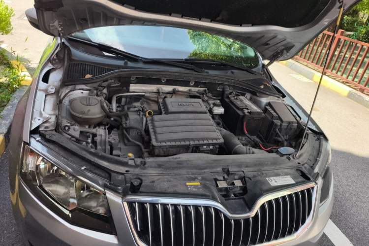Used Skoda Octavia 2015 1.6L Manual Eado Edition Engine Bay