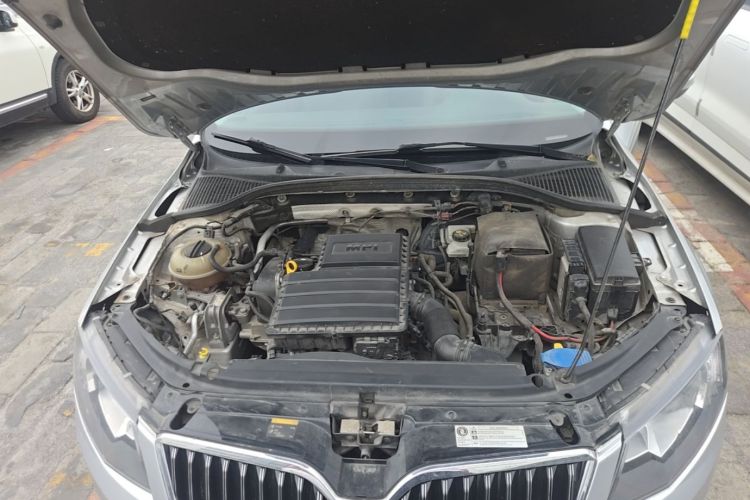 Used Skoda Octavia 2015 1.6L Automatic Yijie Edition Engine Bay
