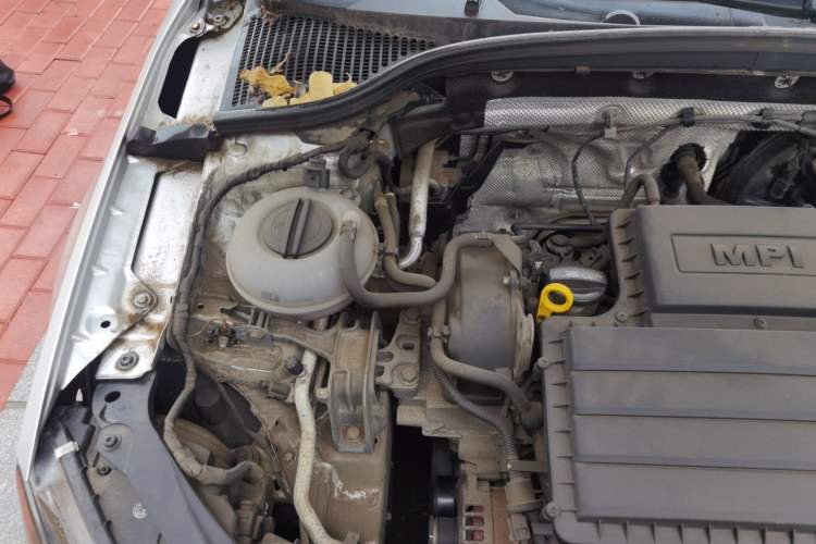 Used Skoda Octavia 2015 1.6L Automatic Eado Edition Engine Bay Right