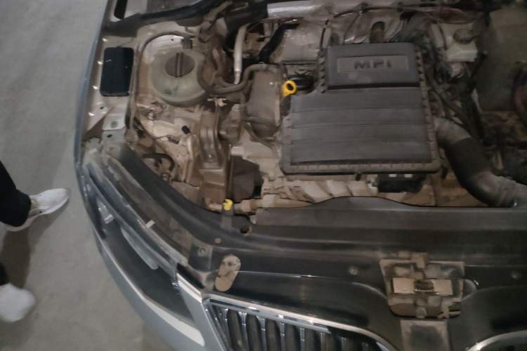 Used Skoda Octavia 2015 1.6L Automatic Yijie Edition Engine Bay Right