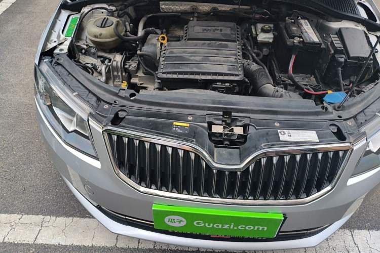 Used Skoda Octavia 2015 1.6L Automatic Yijun Edition Engine Bay Right