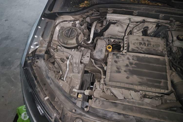 Used Skoda Octavia 2015 1.6L Automatic Yijun Edition Engine Bay Right