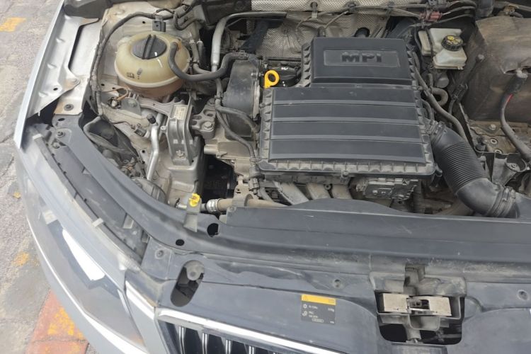 Used Skoda Octavia 2015 1.6L Automatic Yijie Edition Engine Bay Right