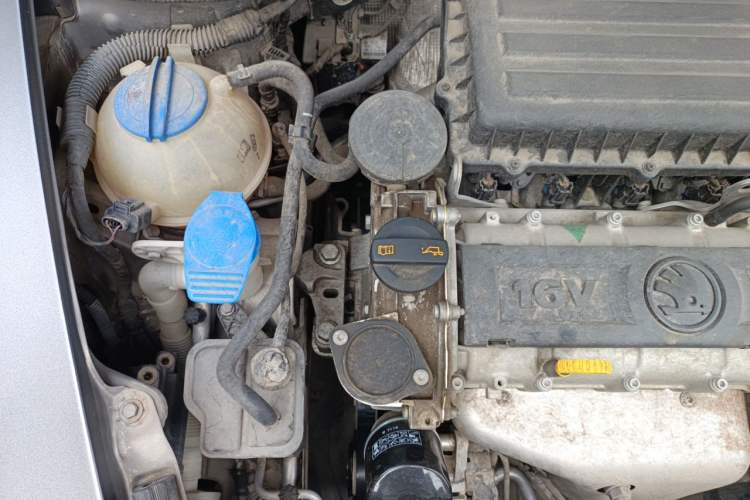 Used Skoda Octavia 2015 Classic Model 1.6L Automatic Yijie Version Engine Bay Right