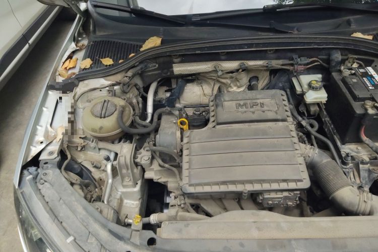 Used Skoda Octavia 2015 1.6L Manual Yijie Edition Engine Bay Right