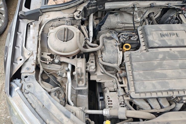 Used Skoda Octavia 2015 1.6L Automatic Yijun Edition Engine Bay Right