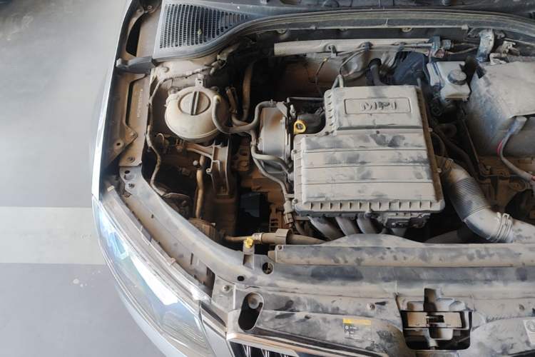 Used Skoda Octavia 2015 1.6L Manual Yijun Edition Engine Bay Right