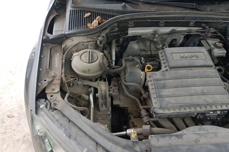 Used Skoda Octavia 2015 1.6L Automatic Yijie Edition Engine Bay Right
