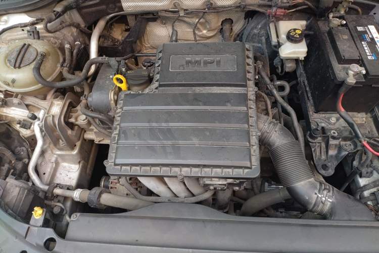 Used Skoda Octavia 2015 1.6L Manual Yijun Edition Engine Bay