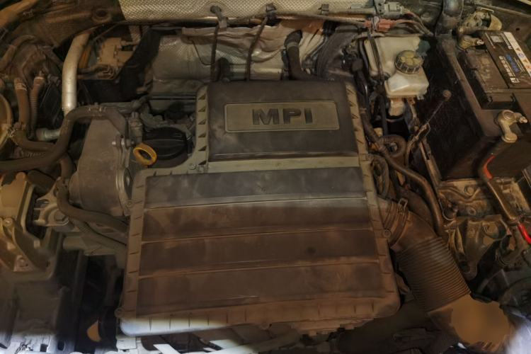 Used Skoda Octavia 2015 1.6L Automatic Yijun Edition Engine Bay