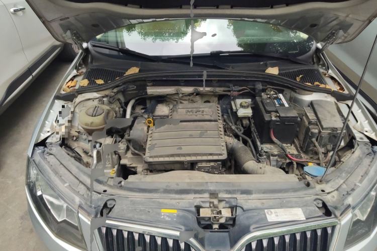 Used Skoda Octavia 2015 1.6L Manual Yijie Edition Engine Bay