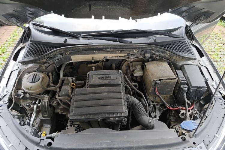 Used Skoda Octavia 2015 1.6L Manual Yijie Edition Engine Bay