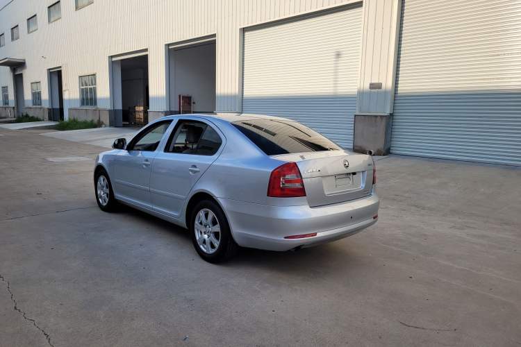 Used Skoda Octavia 2015 Classic Model 1.6L Manual Eado Version Exterior 10