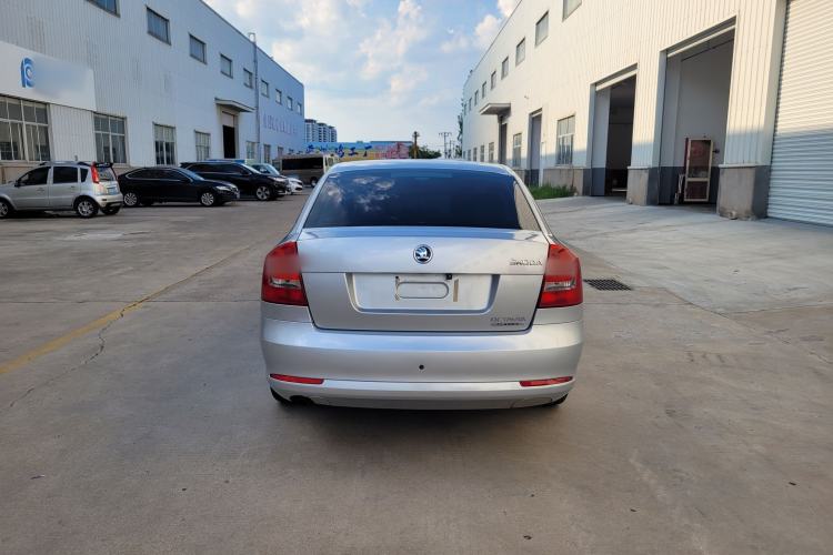 Used Skoda Octavia 2015 Classic Model 1.6L Manual Eado Version Exterior 11