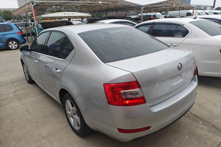 Used Skoda Octavia 2015 1.6L Automatic Yijie Edition Exterior 2