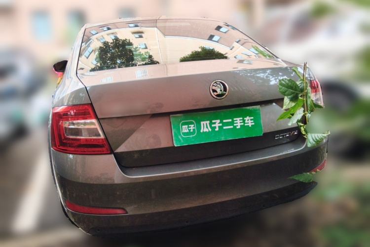 Used Skoda Octavia 2015 1.6L Automatic Yijie Edition Exterior 4