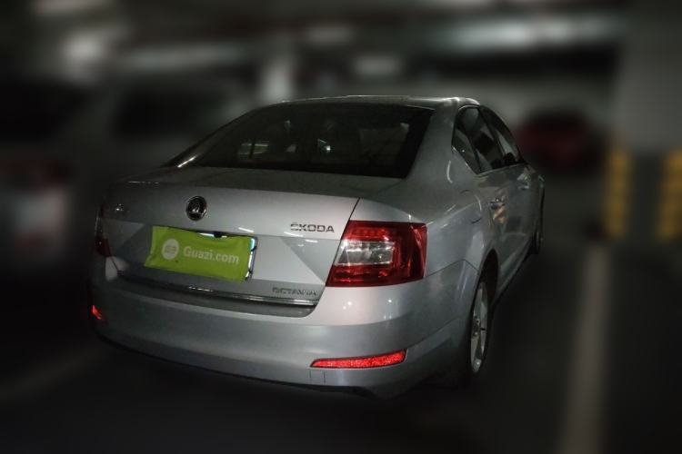 Used Skoda Octavia 2015 1.6L Automatic Yijun Edition Exterior 5