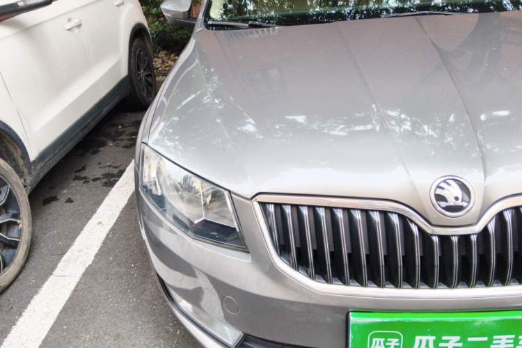 Used Skoda Octavia 2015 1.6L Automatic Yijie Edition Exterior 6