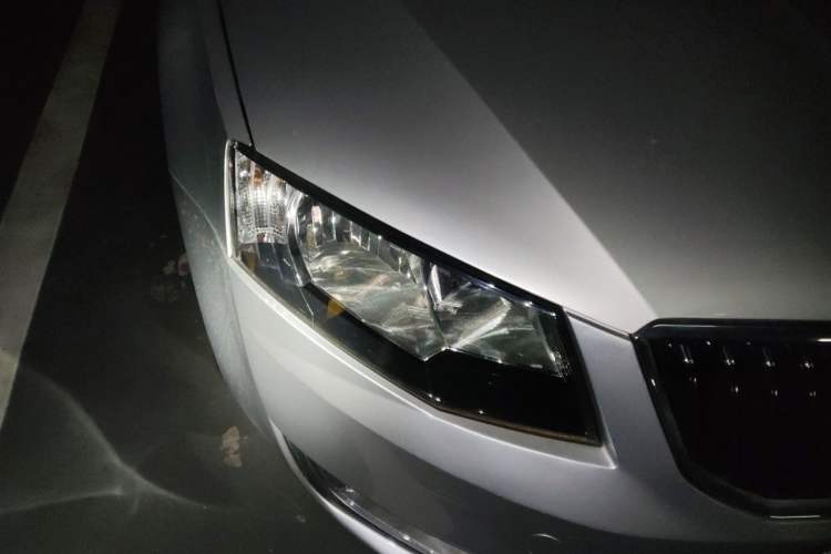 Used Skoda Octavia 2015 1.6L Automatic Yijun Edition Exterior 6