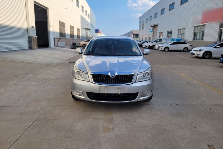 Used Skoda Octavia 2015 Classic Model 1.6L Manual Eado Version Exterior 7