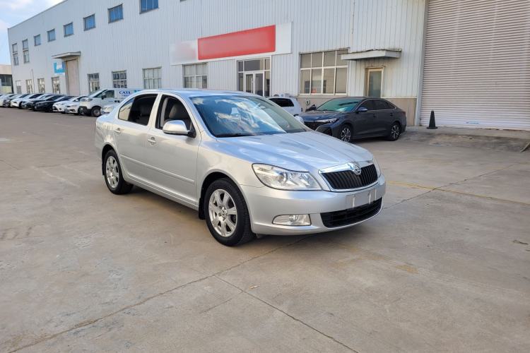 Used Skoda Octavia 2015 Classic Model 1.6L Manual Eado Version Exterior 8