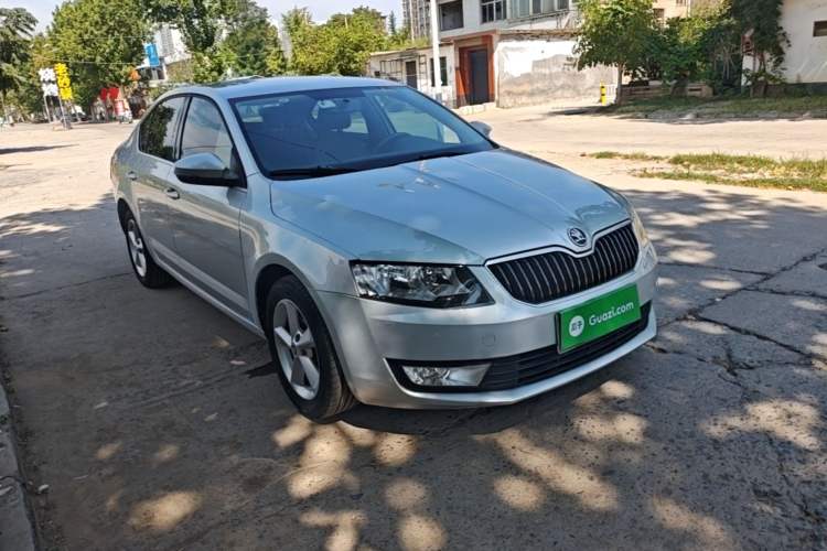 Used Skoda Octavia 2015 1.6L Automatic Yijie Edition Front Right 45 Deg