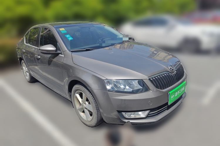 Used Skoda Octavia 2015 1.6L Automatic Yijun Edition Front Right 45 Deg