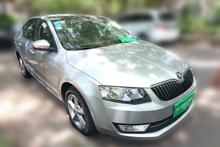 Used Skoda Octavia 2015 1.4TSI DSG Yijun Edition Front Right 45 Deg