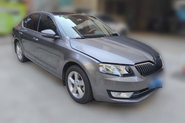 Used Skoda Octavia 2015 1.4TSI DSG Yijun Edition Front Right 45 Deg