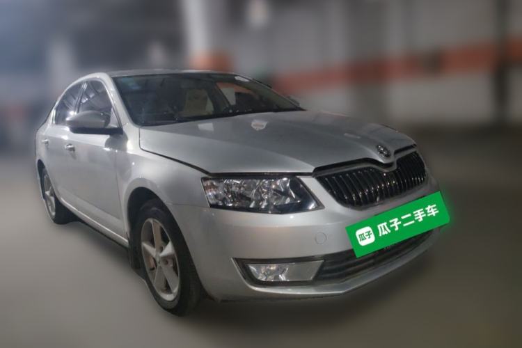 Used Skoda Octavia 2015 1.6L Automatic Yijie Edition Front Right 45 Deg