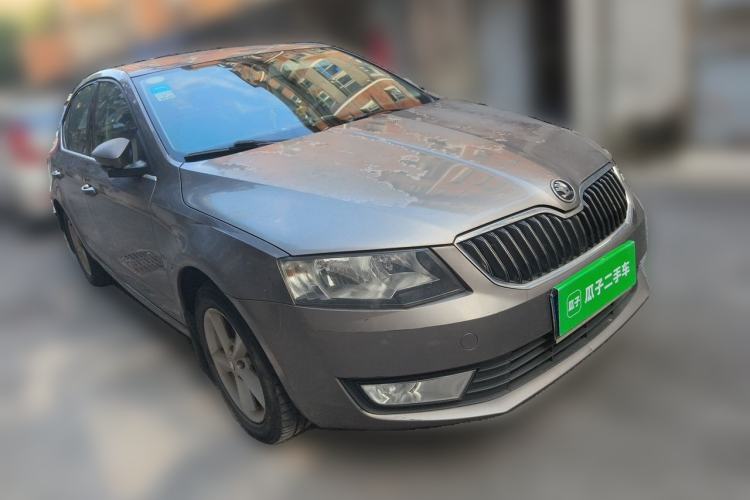 Used Skoda Octavia 2015 1.6L Automatic Yijie Edition Front Right 45 Deg