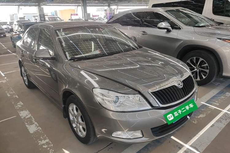 Used Skoda Octavia 2015 Classic Model 1.6L Automatic Yijie Version Front Right 45 Deg