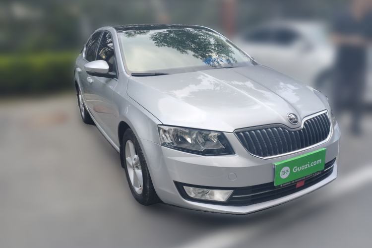Used Skoda Octavia 2015 1.6L Automatic Yijun Edition Front Right 45 Deg