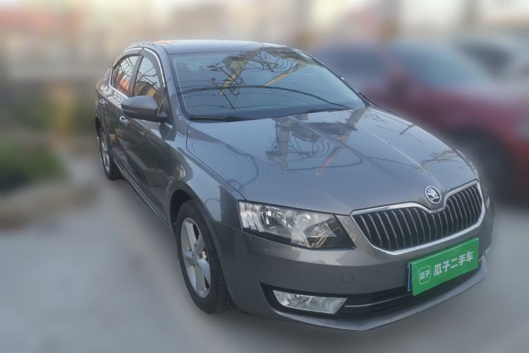 Used Skoda Octavia 2015 1.6L Automatic Yijun Edition Front Right 45 Deg