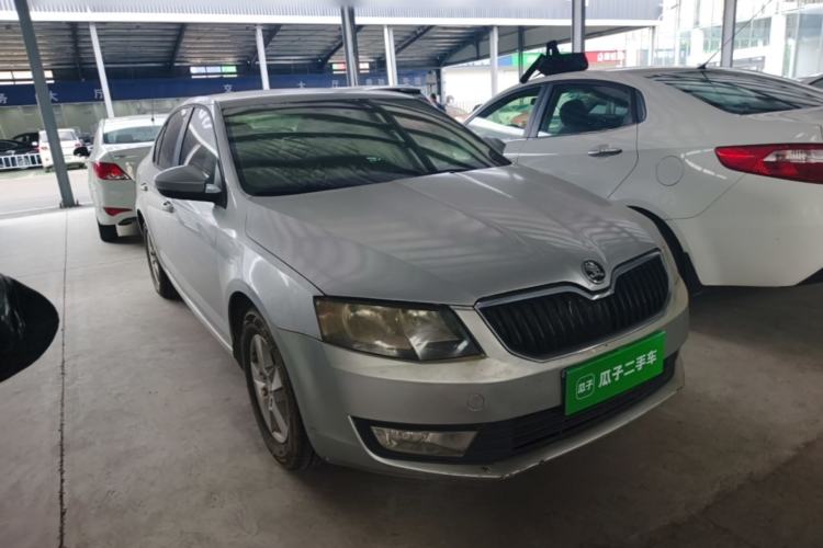 Used Skoda Octavia 2015 1.6L Manual Eado Edition Front Right 45 Deg