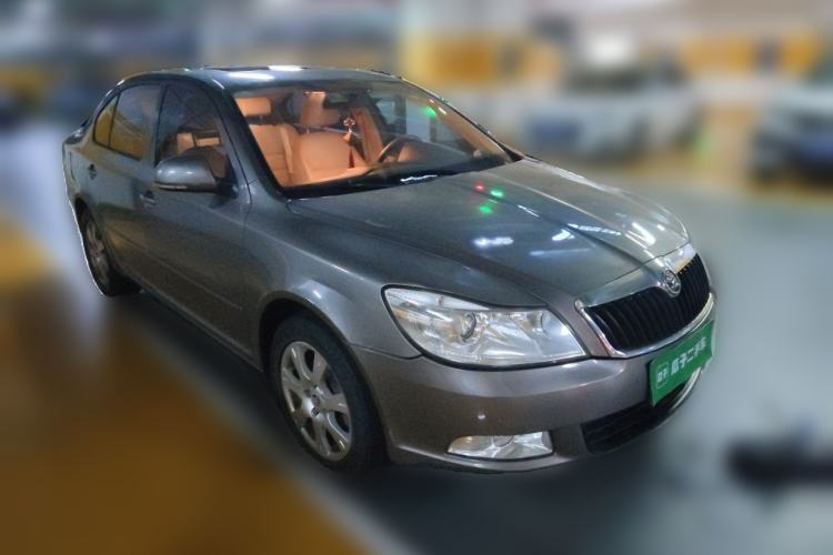Used Skoda Octavia 2015 Classic Model 1.6L Manual Yijie Edition Front Right 45 Deg