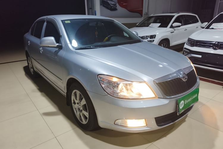 Used Skoda Octavia 2015 Classic Model 1.6L Manual Eado Version Front Right 45 Deg