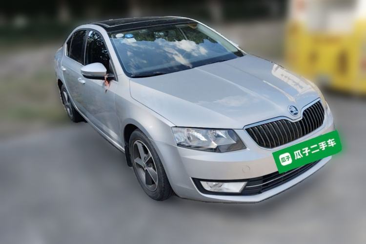 Used Skoda Octavia 2015 1.6L Manual Yijie Edition Front Right 45 Deg